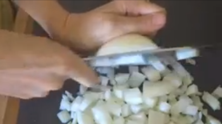 Chop-Onion-Without-Crying